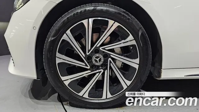 Mercedes-Benz E-Class — Фото автомобиля 2