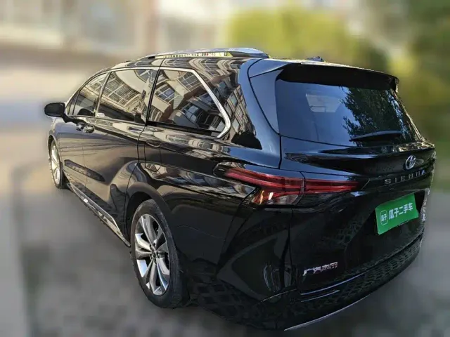 Toyota Sienna — Фото автомобиля 24