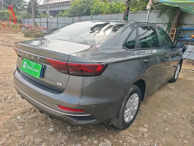 Geely Emgrand — Фото автомобиля 6