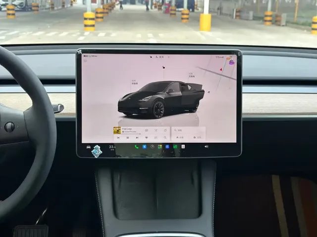 Tesla Model Y — Фото автомобиля 11