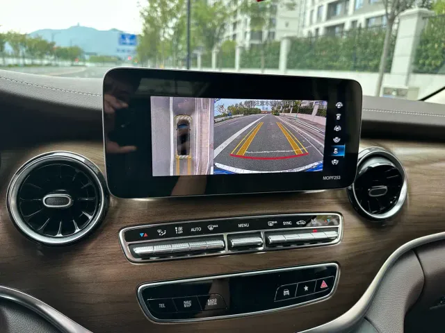 Mercedes-Benz V-Class — Фото автомобиля 16