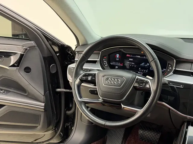 Audi A8 — Фото автомобиля 22