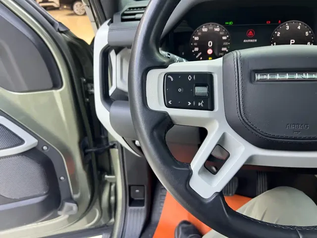 Land Rover Defender — Фото автомобиля 12