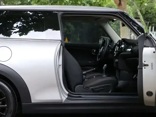 MINI Hatch — Фото автомобиля 18