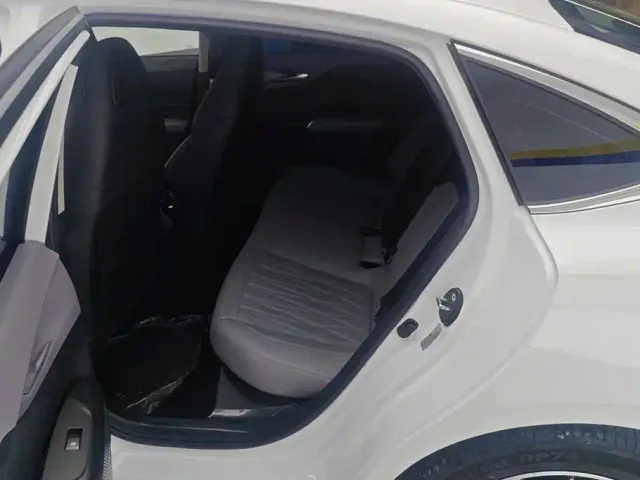 Changan Qiyuan A05 — Фото автомобиля 11