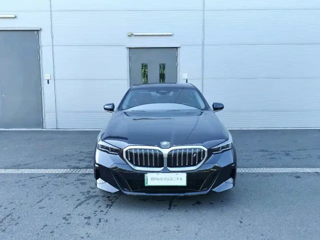 BMW i5 — Фото автомобиля 8