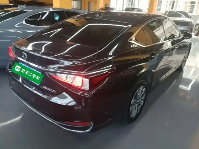 Lexus ES — Фото автомобиля 6
