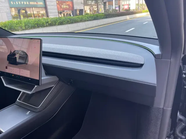 Tesla Model Y — Фото автомобиля 17