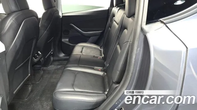 Tesla Model Y — Фото автомобиля 11