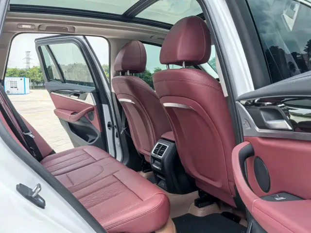 BMW iX3 — Фото автомобиля 11