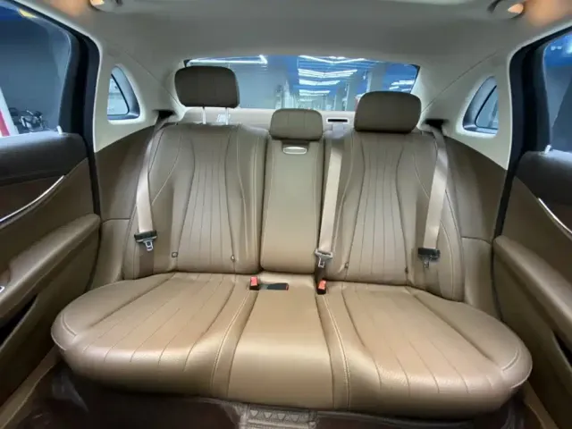 Mercedes-Benz E-Class — Фото автомобиля 19