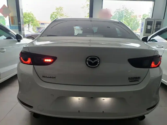 Mazda Axela — Фото автомобиля 5