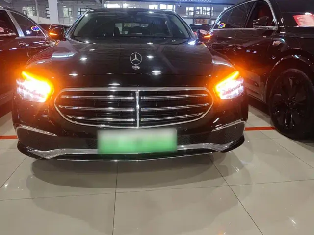 Mercedes-Benz E-Class — Фото автомобиля 2