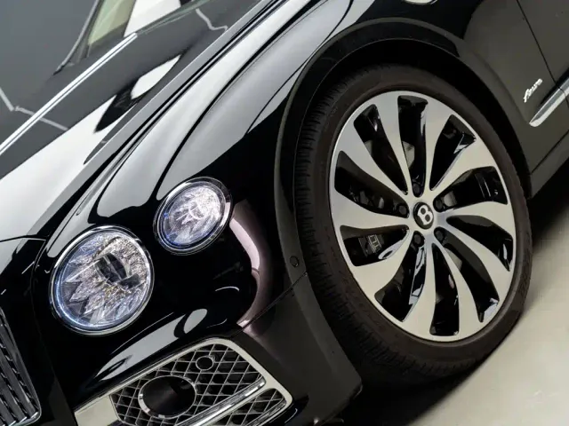 Bentley Flying Spur — Фото автомобиля 2