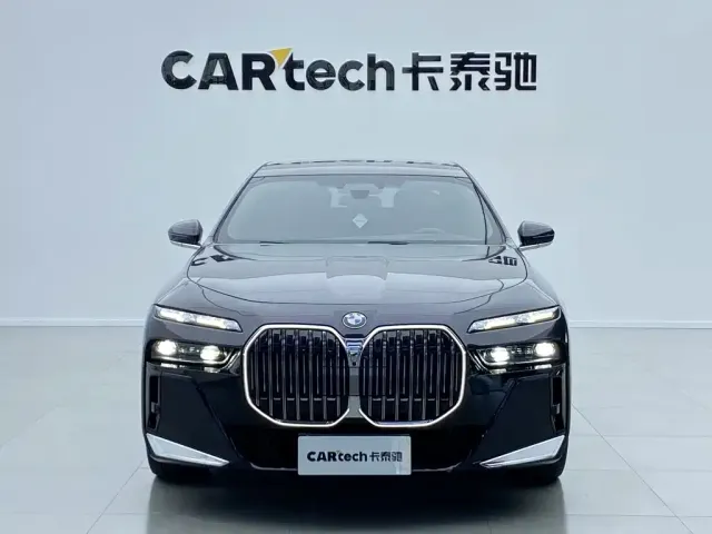 BMW BMW 7 Series 2023 740Li Exclusive M Sport Package — Фото автомобиля 2