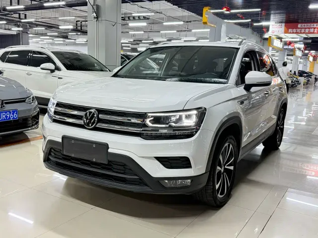 Фотография автомобиля — Volkswagen Tharu