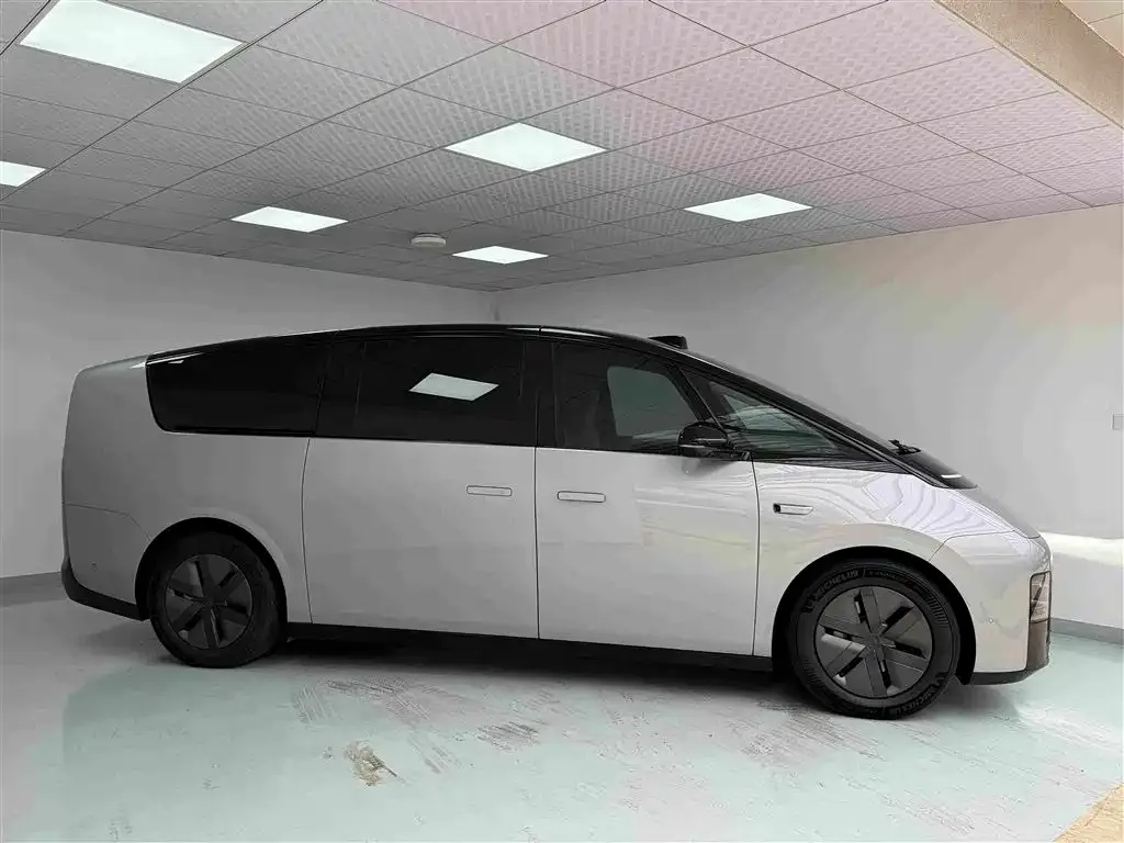 Li Auto Li Auto MEGA 2024 Ultra — Фото автомобиля 3