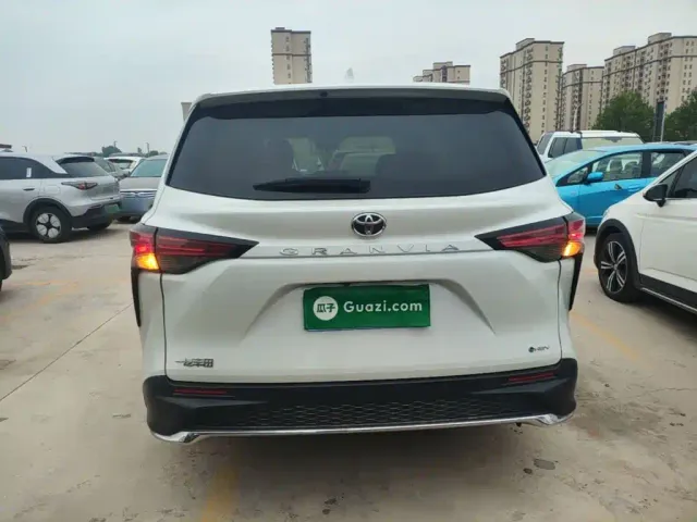 Toyota Granvia — Фото автомобиля 5