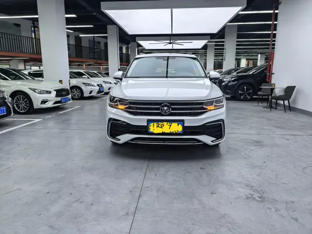 Volkswagen Tiguan L — Фото автомобиля 2
