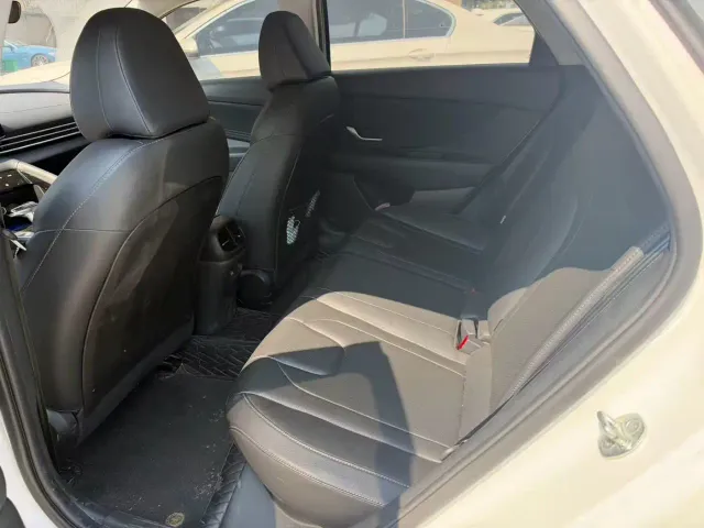Hyundai Elantra — Фото автомобиля 7