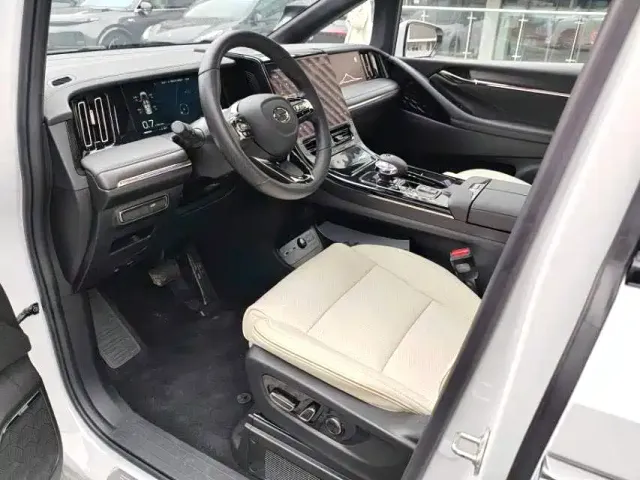 GAC Trumpchi M8 — Фото автомобиля 3