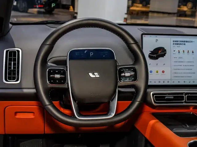 Li Auto L9 — Фото автомобиля 18
