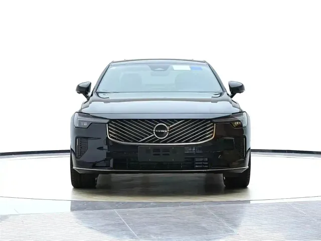 Volvo S90 — Фото автомобиля 2
