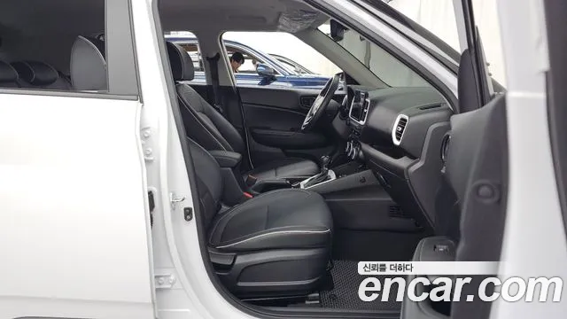 Hyundai Venue — Фото автомобиля 11