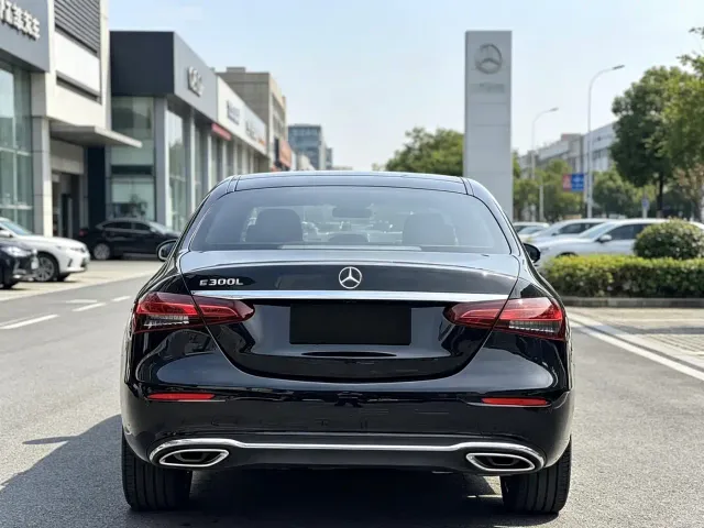 Mercedes-Benz E-Class — Фото автомобиля 13