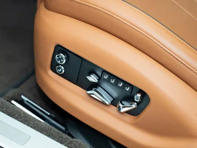 Bentley Flying Spur — Фото автомобиля 11