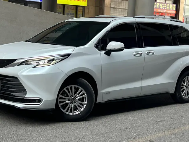 Toyota Sienna — Фото автомобиля 6