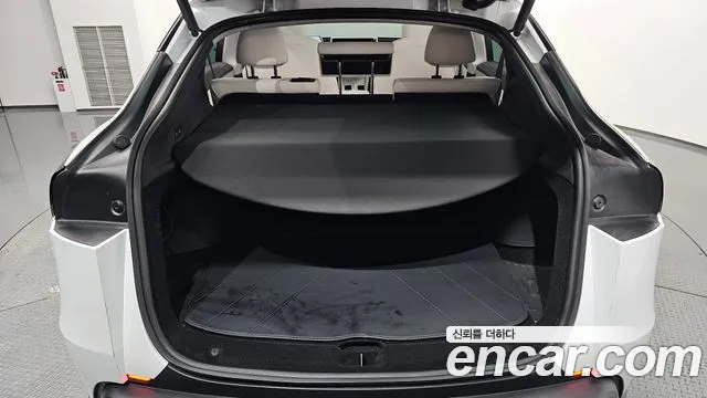 Tesla Model Y — Фото автомобиля 19