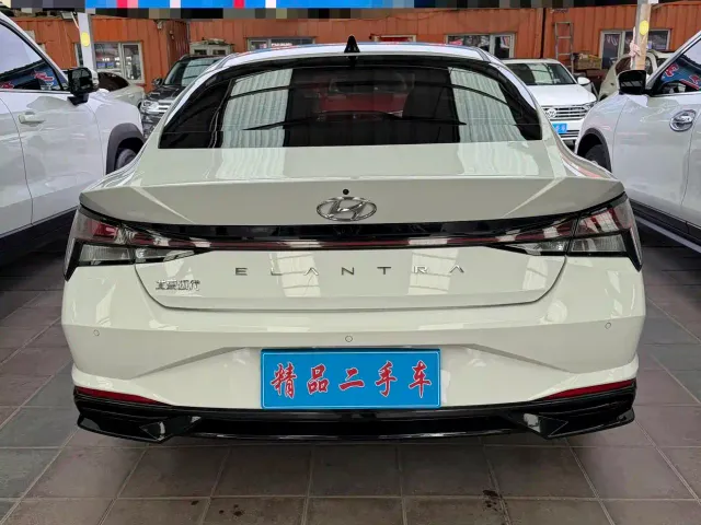 Hyundai Elantra — Фото автомобиля 5