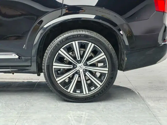 Volvo XC90 — Фото автомобиля 12