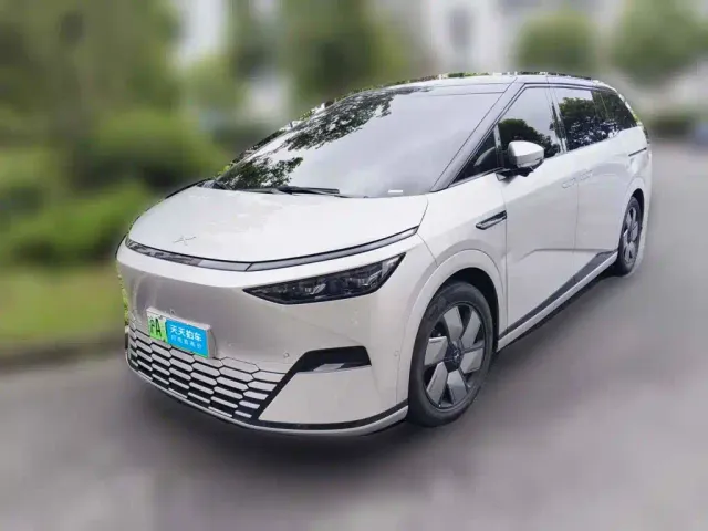 Фотография автомобиля — Xpeng X9