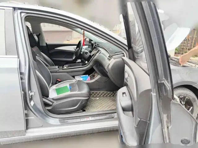 Roewe i6 MAX — Фото автомобиля 13