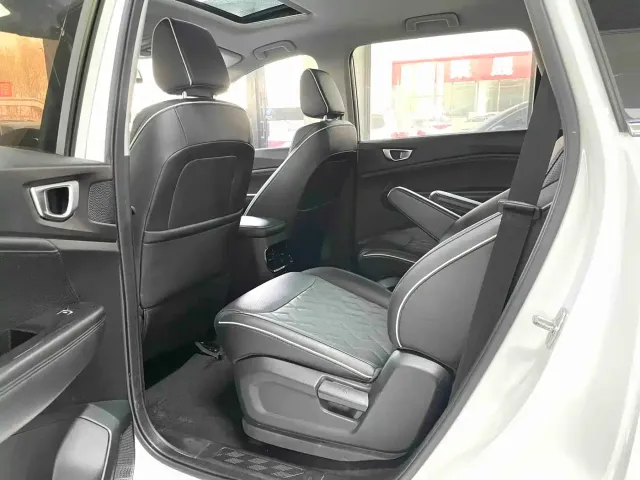 Wuling Jiachen — Фото автомобиля 10