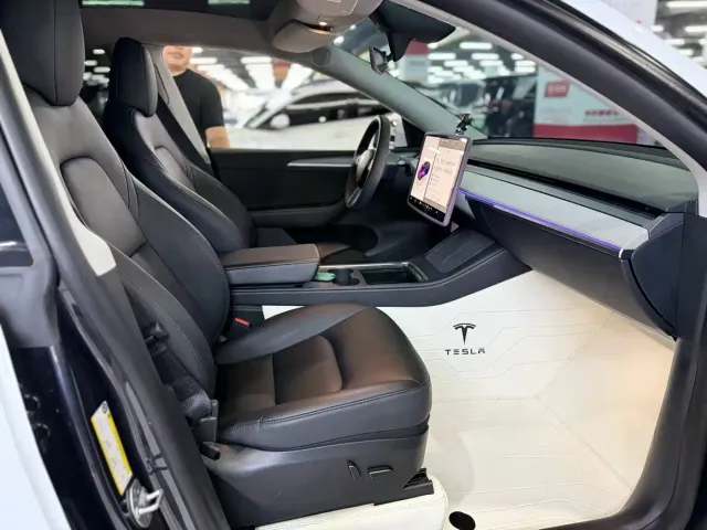 Tesla Model Y — Фото автомобиля 7