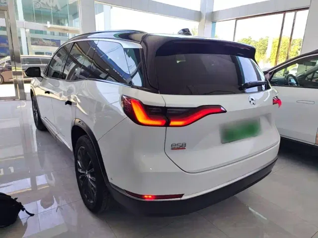 Nio ES8 — Фото автомобиля 4