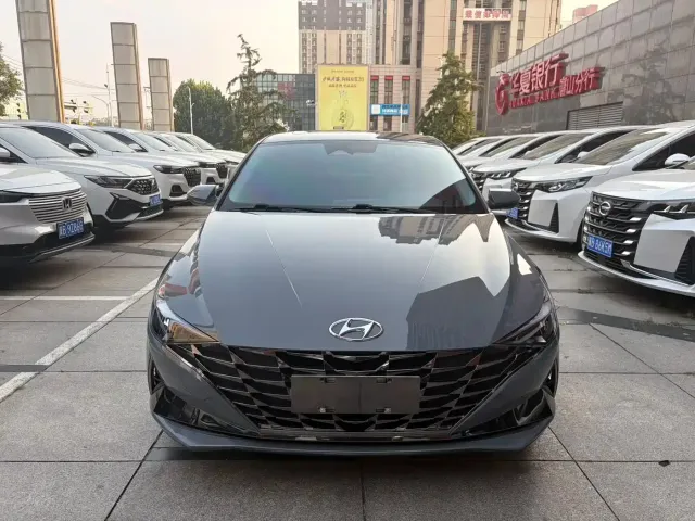 Hyundai Elantra 2022 1.5L CVT LUX Premium Edition — Фото автомобиля 2