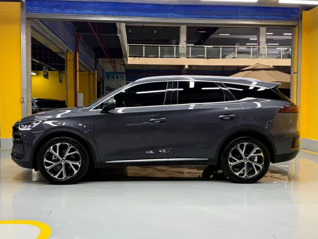 BYD Tang — Фото автомобиля 8