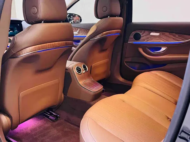 Mercedes-Benz E-Class — Фото автомобиля 5