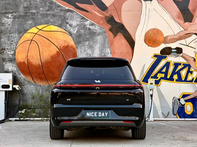 Li Auto L8 — Фото автомобиля 5