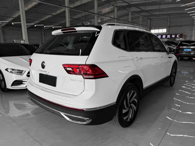 Volkswagen Tiguan L — Фото автомобиля 4