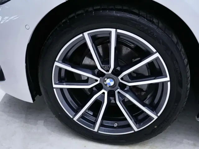 BMW 3 Series — Фото автомобиля 12