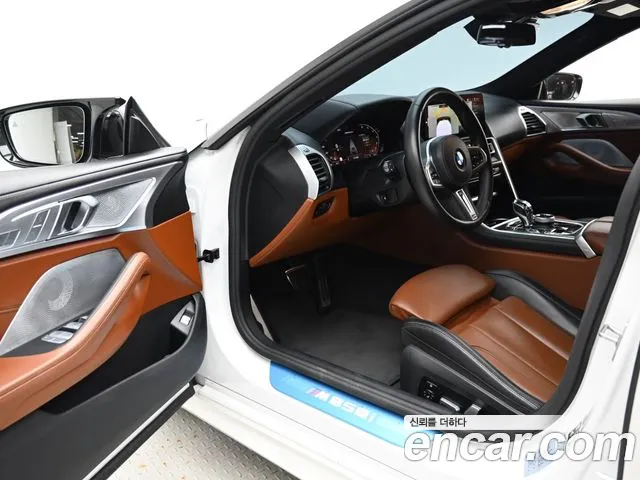 BMW 8 Series G15 — Фото автомобиля 11