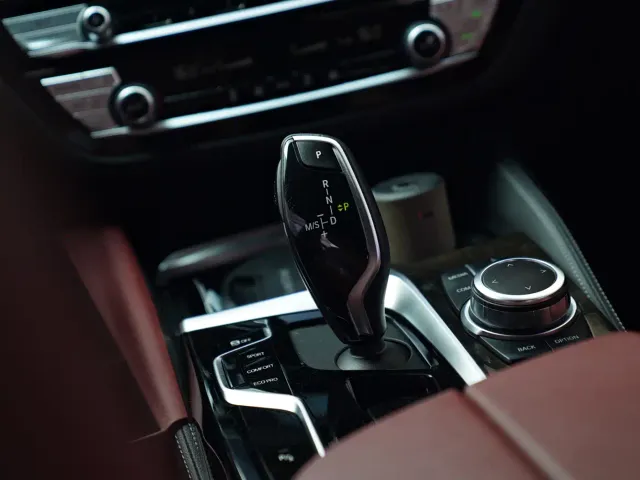 BMW 5 Series — Фото автомобиля 8