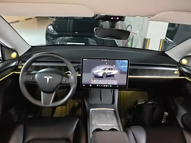 Tesla Model Y — Фото автомобиля 9