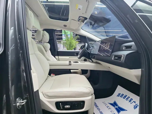 Li Auto MEGA — Фото автомобиля 8