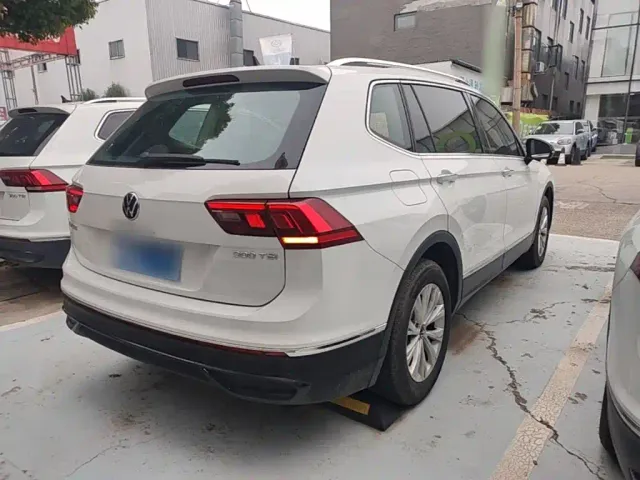 Volkswagen Tiguan L — Фото автомобиля 6